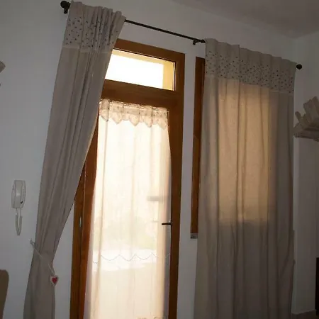 Affittacamere Tzia Costanza 招待所