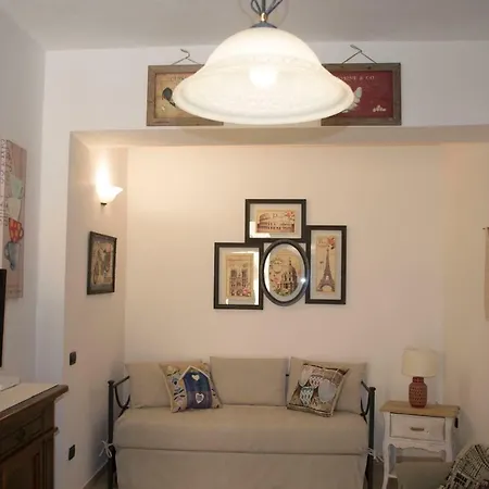 Affittacamere Tzia Costanza 招待所